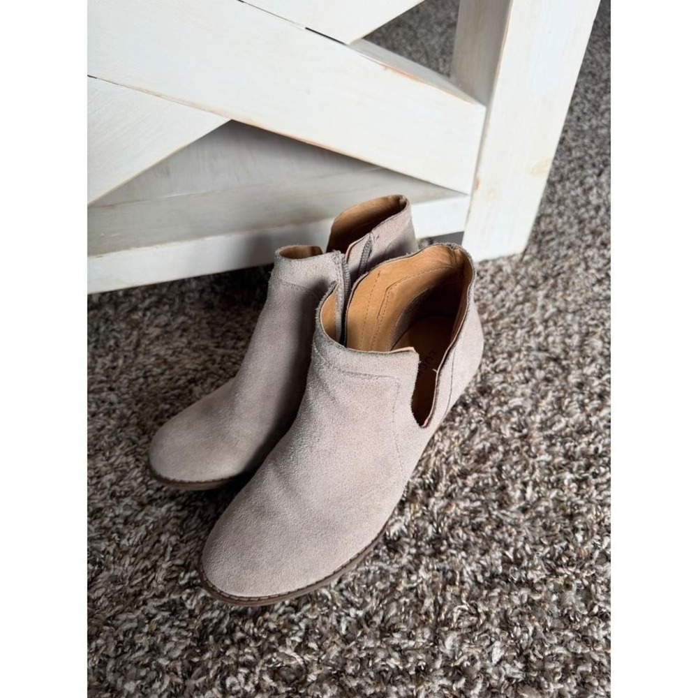 Lucky Brand Yabba Grey Suede Wedge Booties Side Cutout Ankle Boots 6M